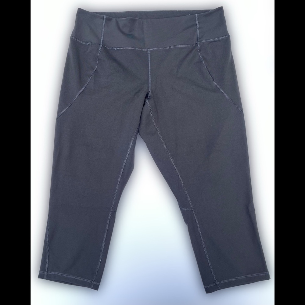 LIVI Soft Capri Legging